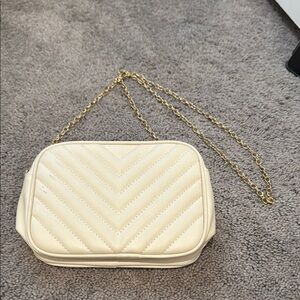 Chic White Quilted Crossbody Bag